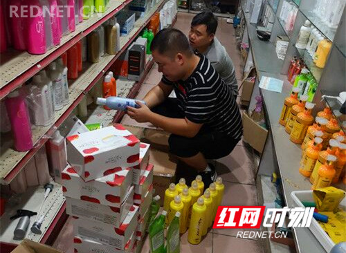 冷水滩：不良商家销售过期化妆品被查处