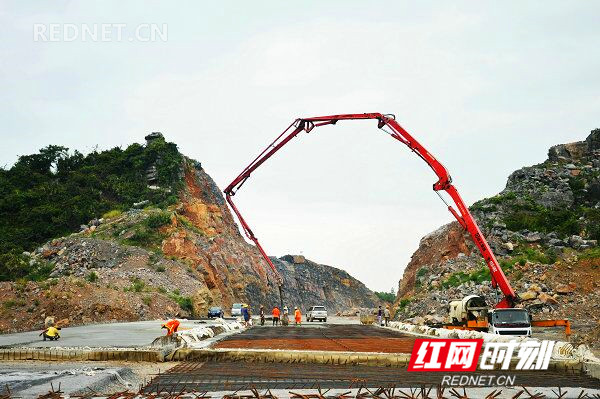 江华首条一级公路建设已完成逾八成