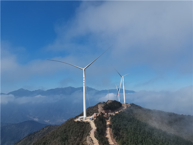 0112道县：月岩风电场风机正式并网发电 日均发电量33万度01.jpg