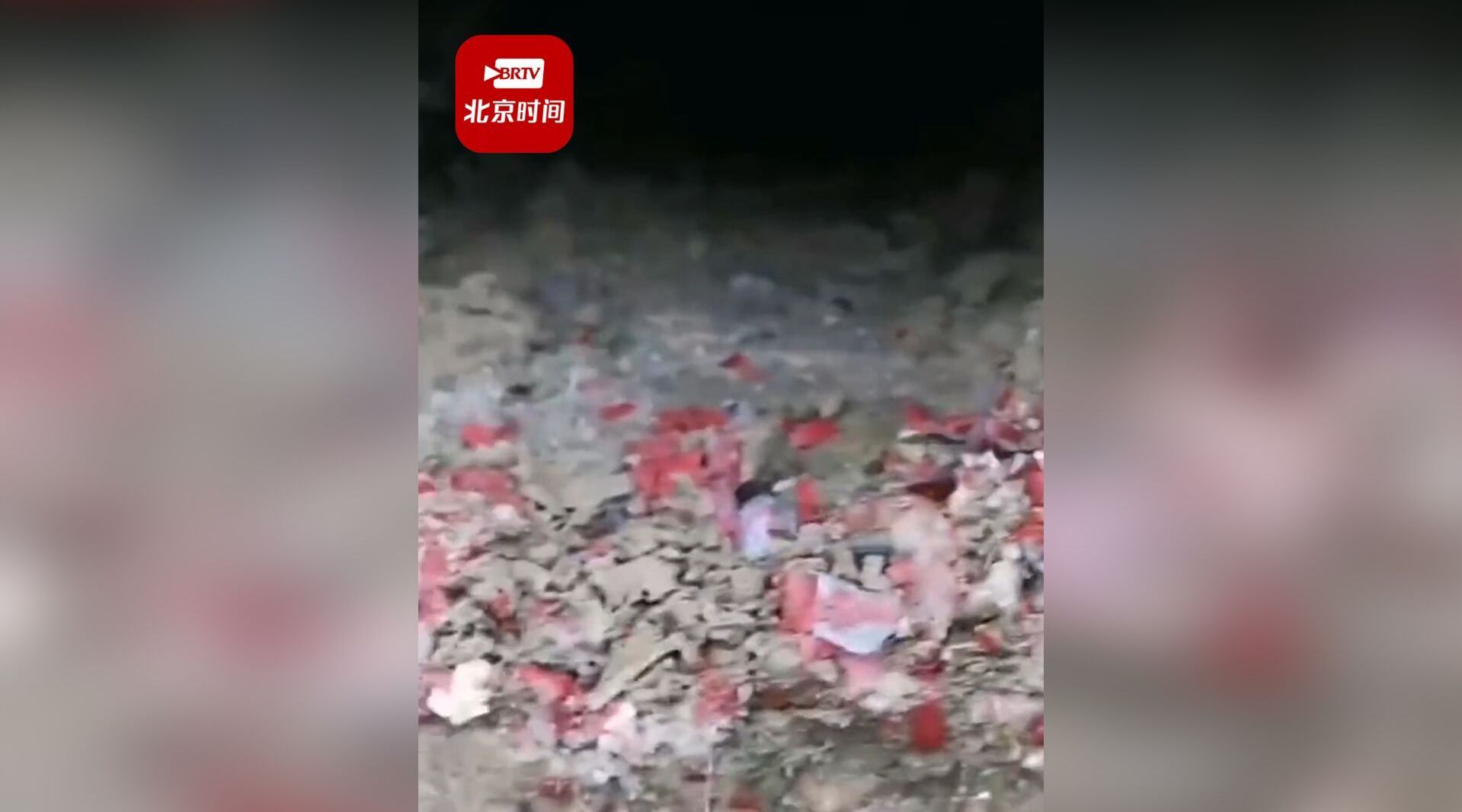 湖南永州一抗洪河堤一戳就破 官方回应：水泥有点问题，正在整改